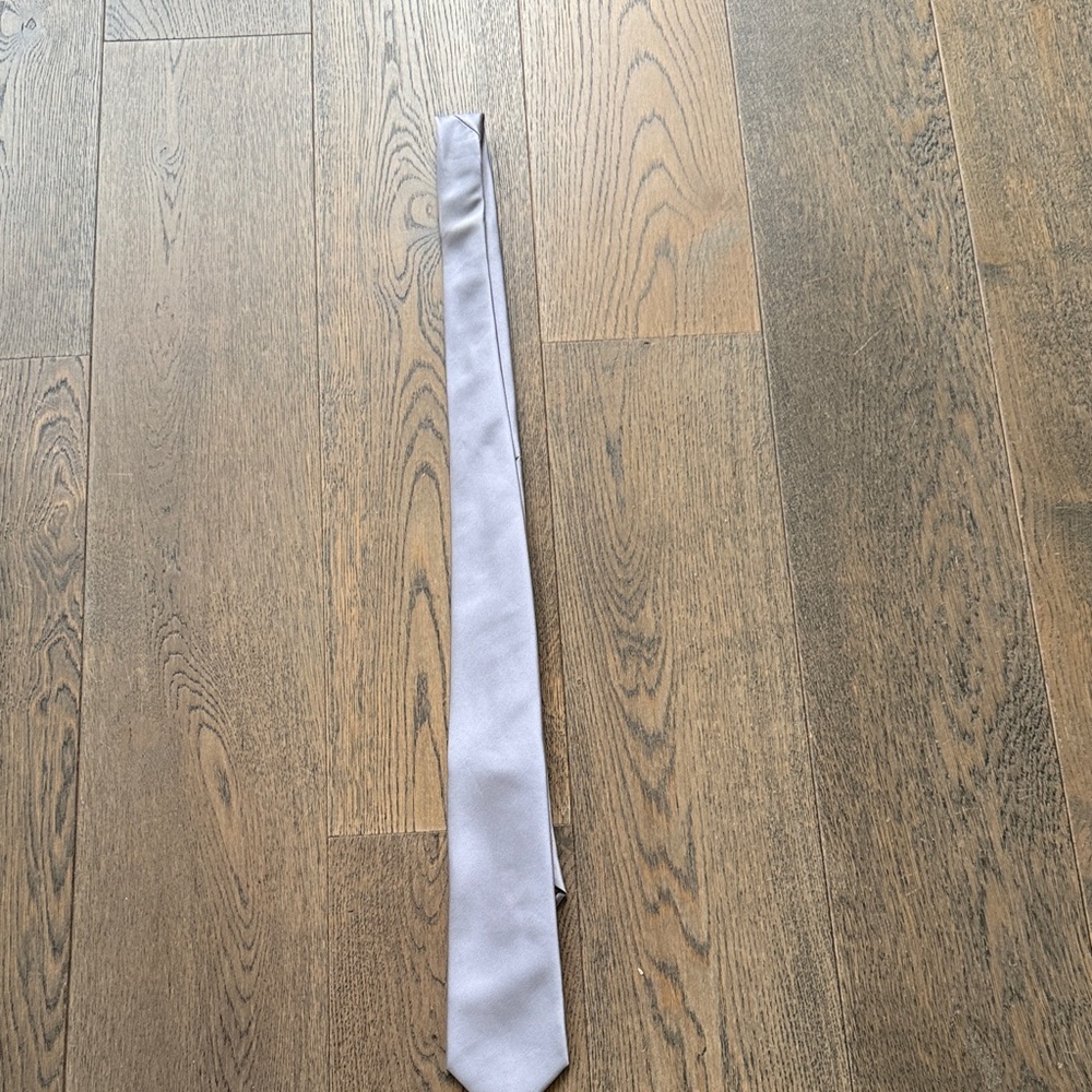 Men’s grayish/purple tie.